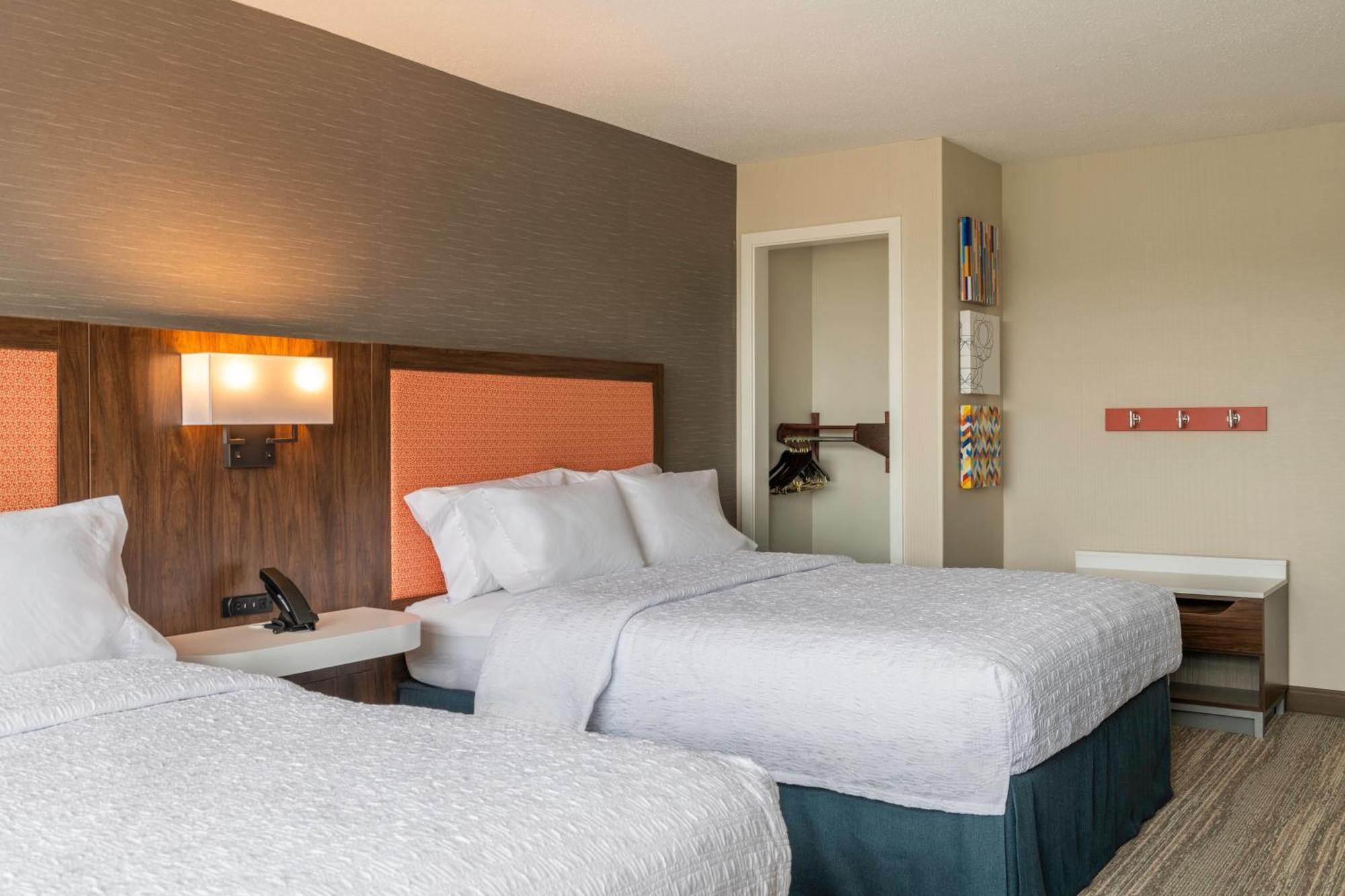 Hampton Inn Manchester Downtown Exteriör bild